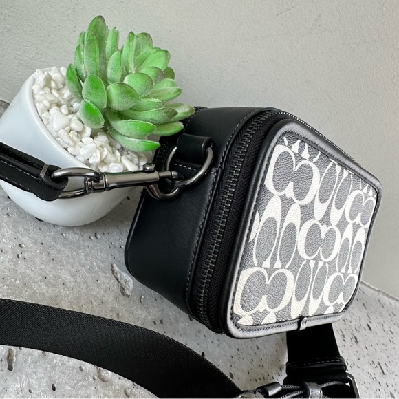 NWT Coach Wyatt Crossbody In Signature Canvas - Picture 9 of 11